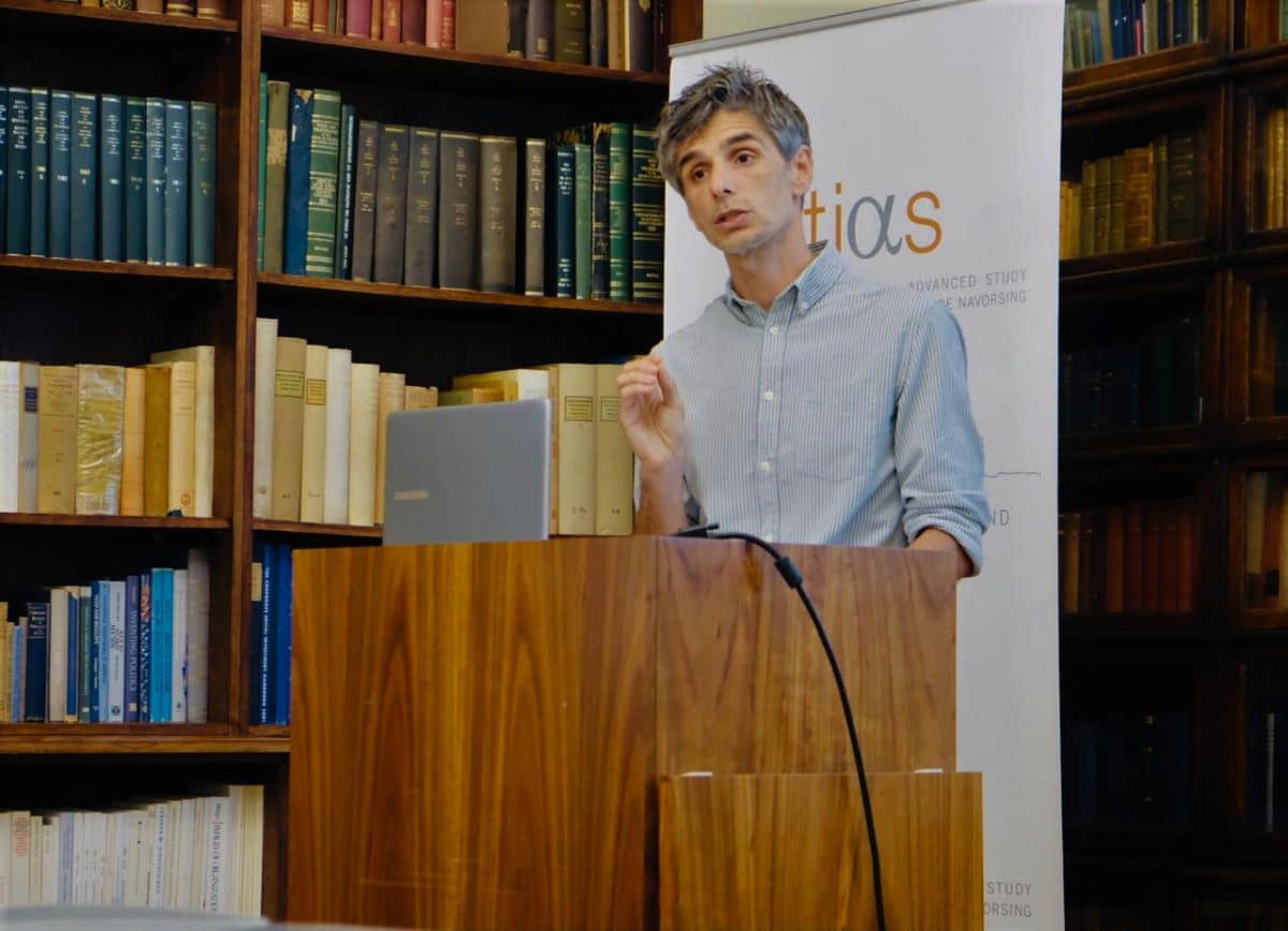 Beyond the secular: Jacques Derrida and the theologico-political complex - Fellows' seminar by Andrea Cassatella