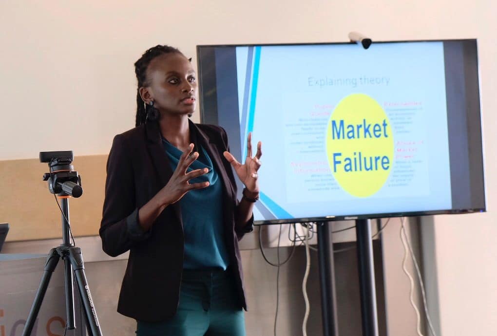 Social protection to improve agricultural production: what works and why? - Fellows' seminar by Elina Amadhila