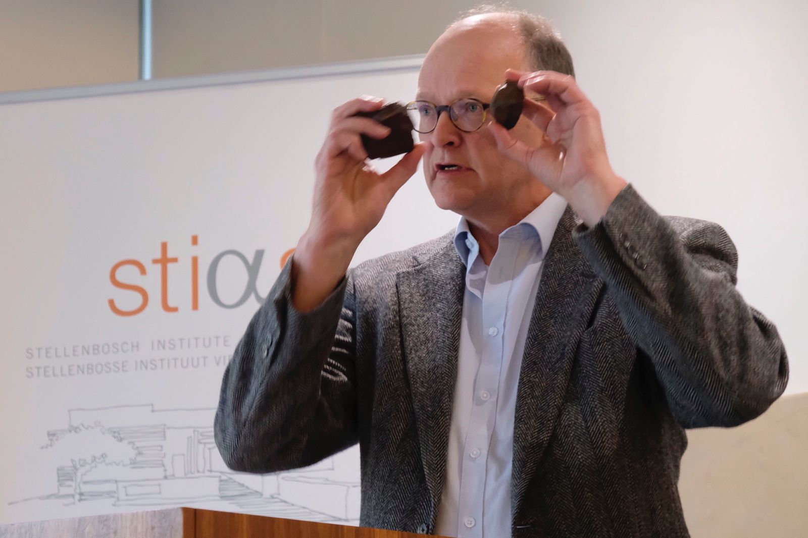 Thumbnail for Of oxen, trees, sardines and stones: Writing a multispecies environmental history of the ‘Big Hole’, Kimberley South Africa, 1870-1920