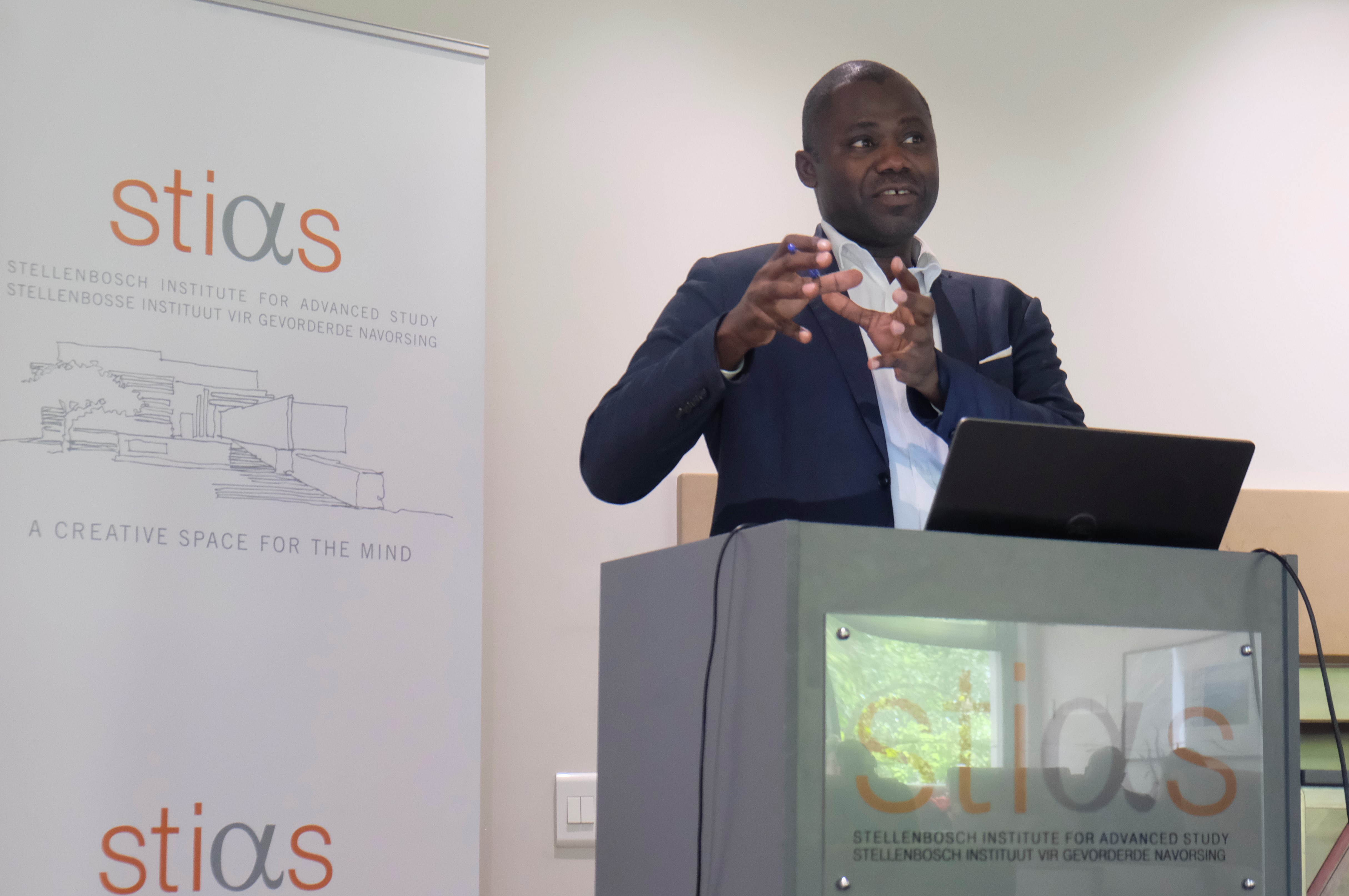 Developing wearable devices to assist visually impaired people