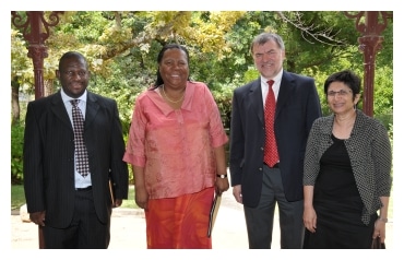 Minister Naledi Pandor visits STIAS