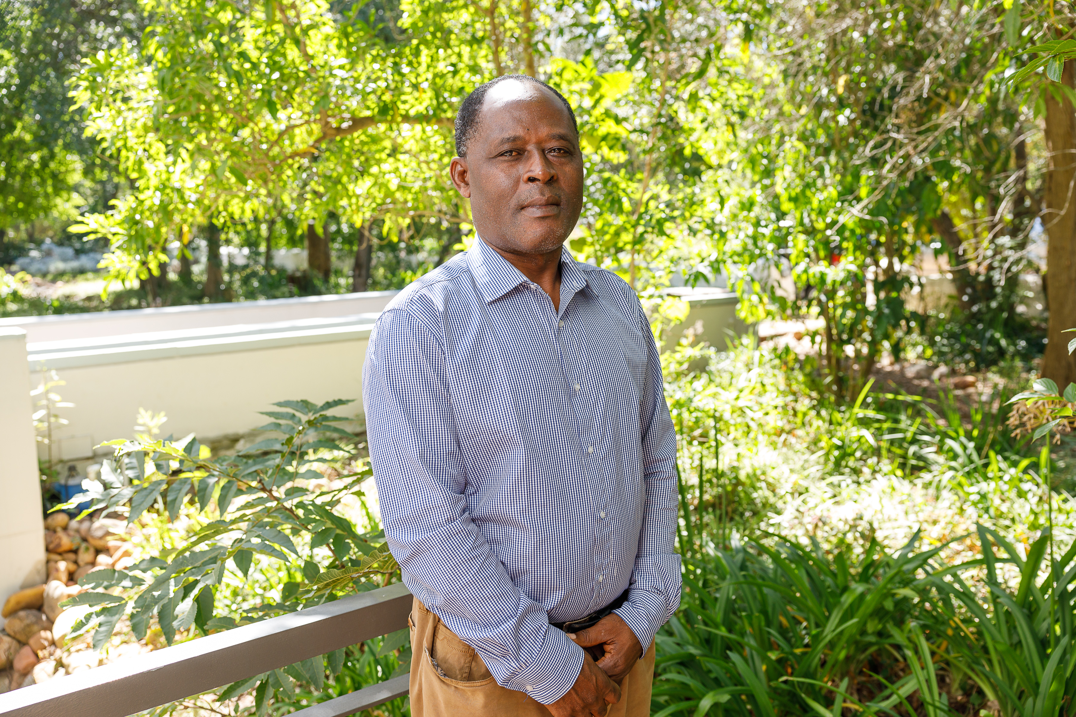 Omnipresent chaos and bio-inspired electronic oscillators - Fellows' seminar by Paul Woafo