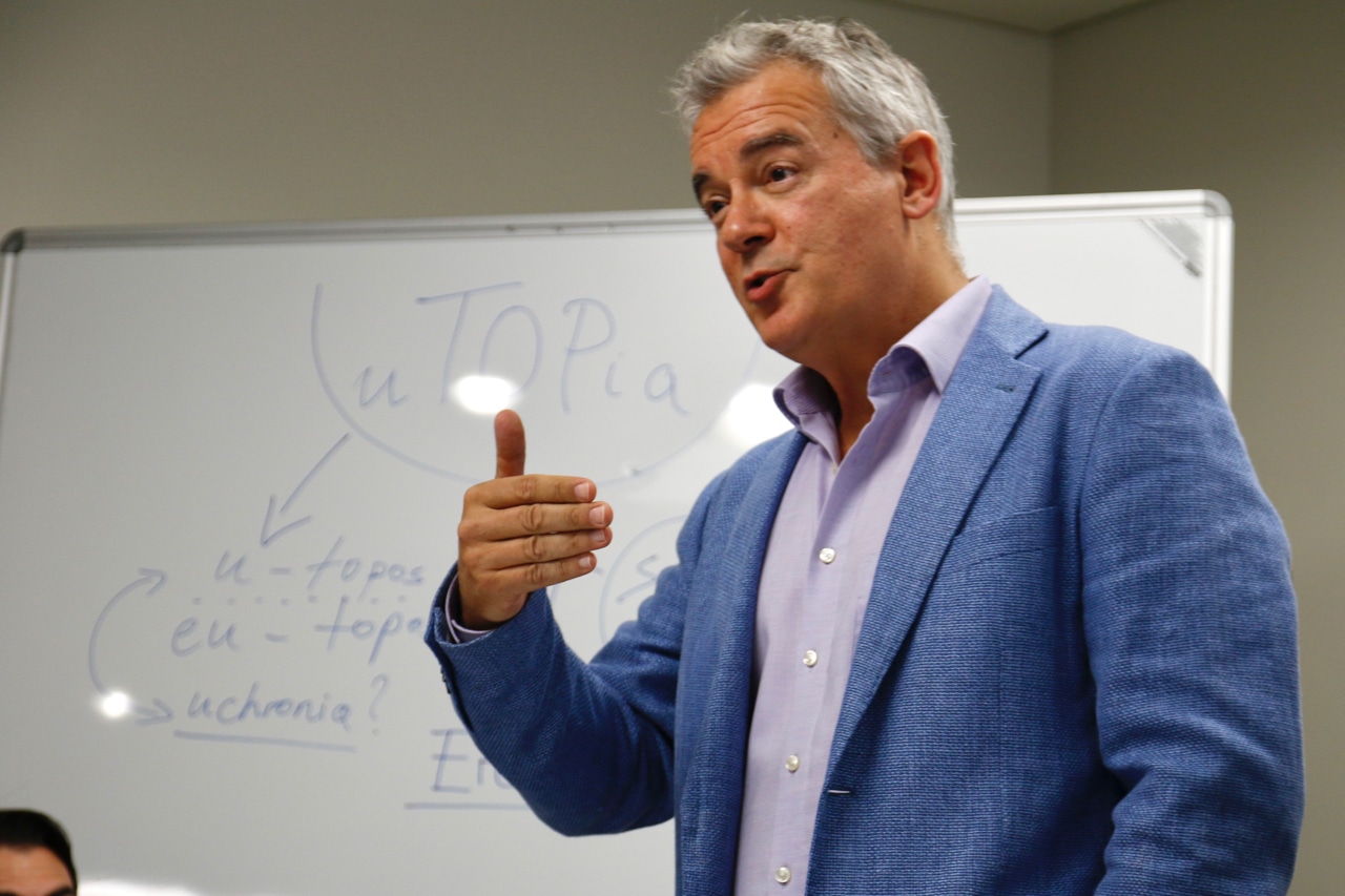 In search of utopia: a fascinating glimpse into the novelist’s process - Fellows' seminar by Ilija Trojanow