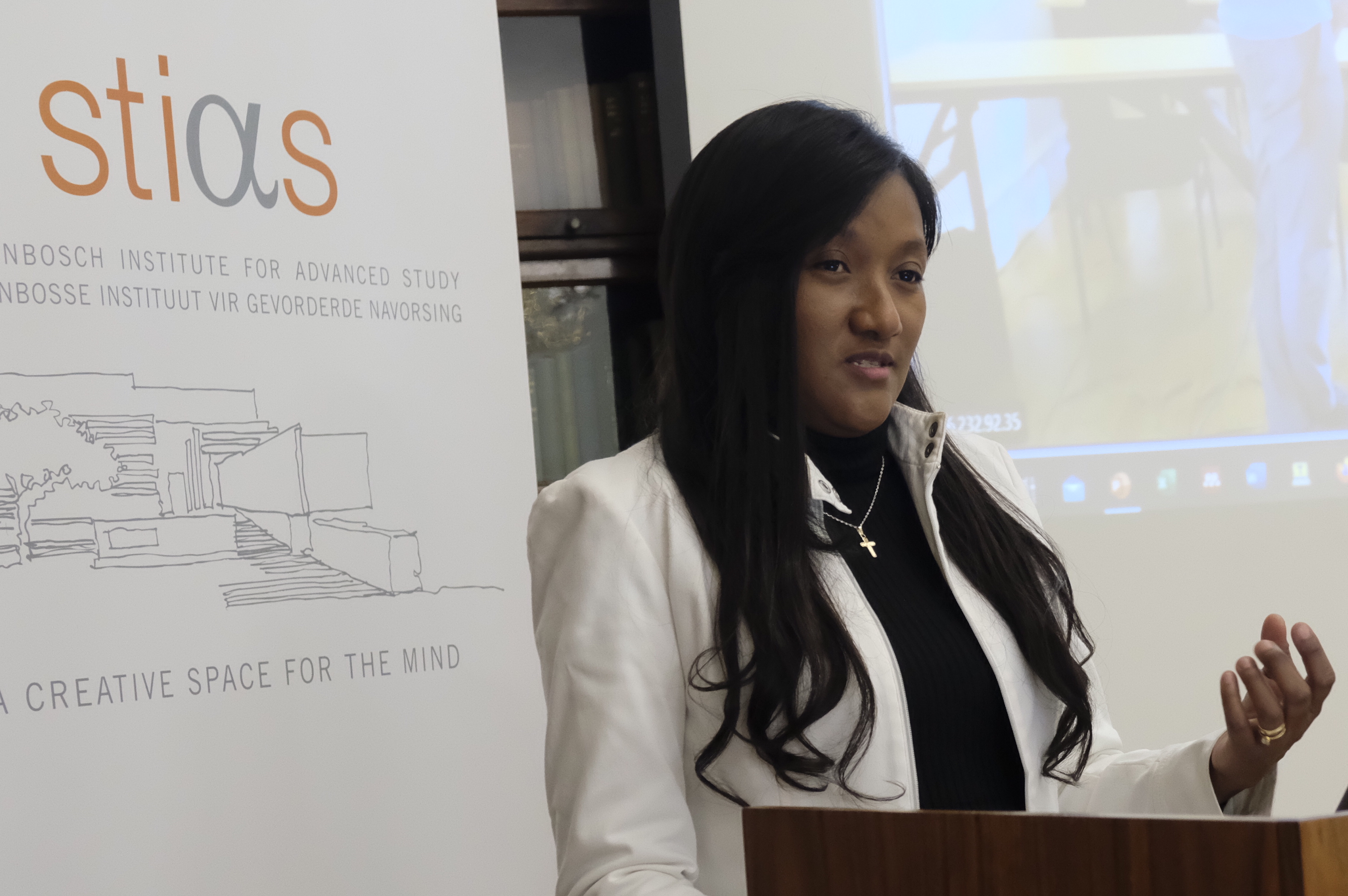 Tapping into local soil knowledge to develop sustainable agricultural systems in Madagascar - Fellows' seminar by Nasandratra Ravonjiarison