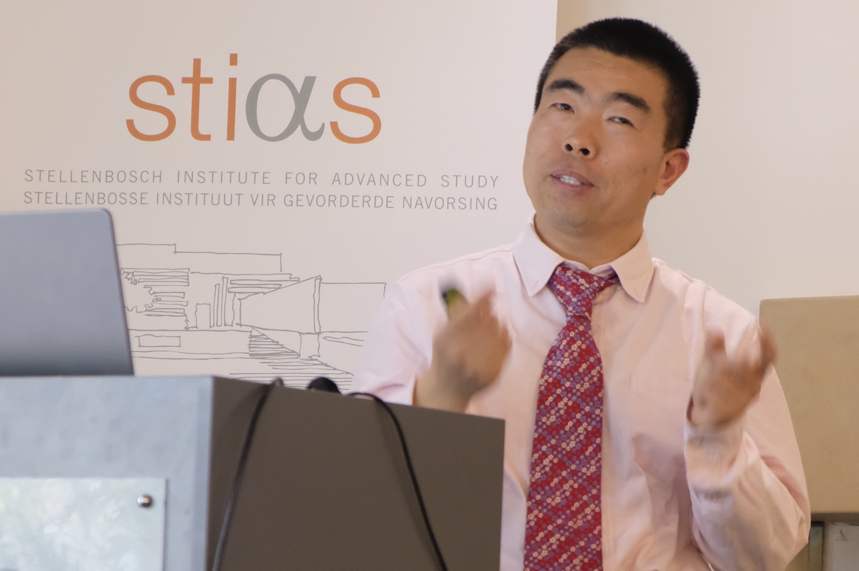 Taming the roaring beast – in the digital battle who will make the final rules? - Fellows' seminar by Qingxiu Bu