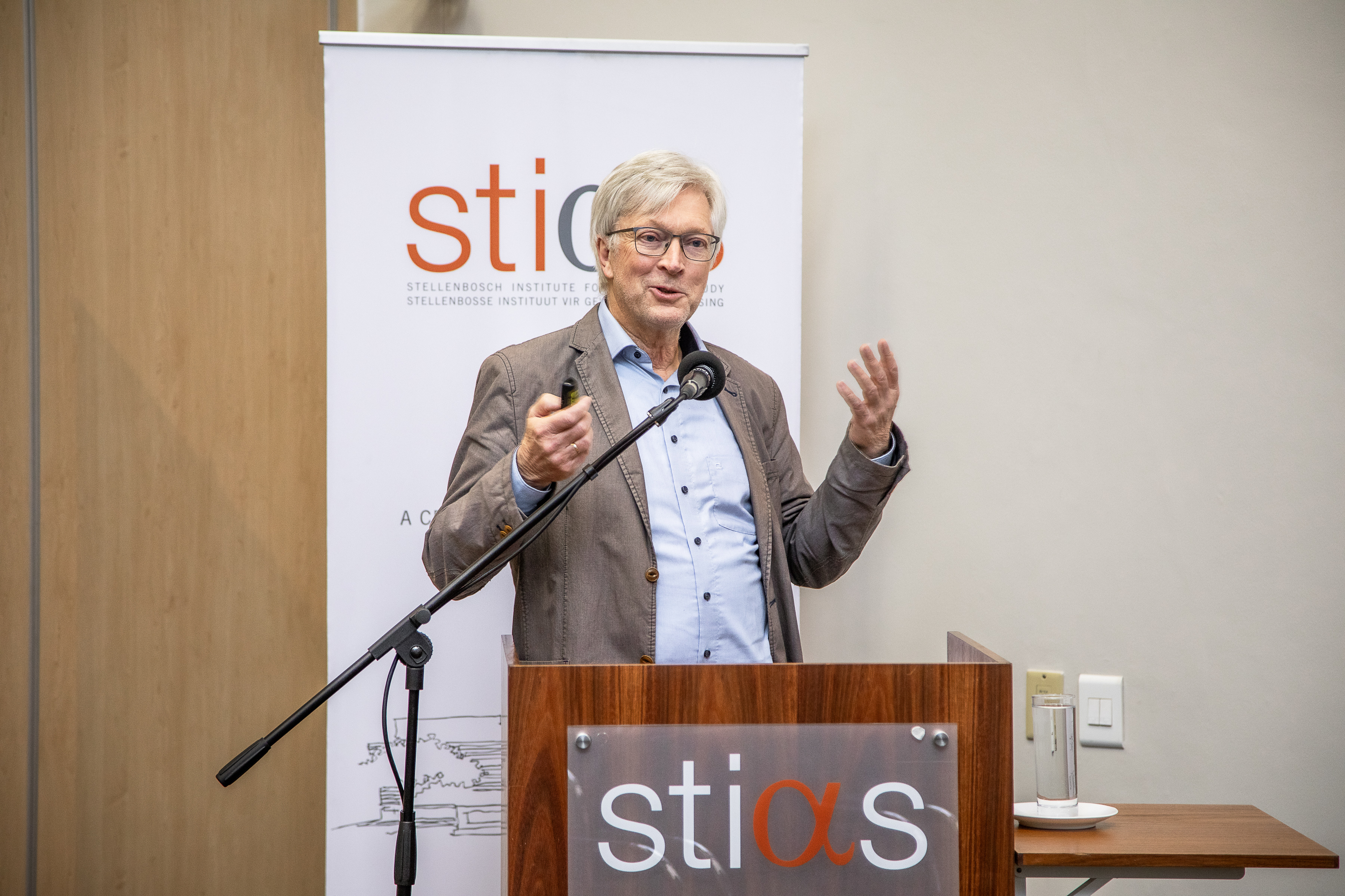 Photo of The evolutionary fluidity of sex differences - STIAS Public lecture by Diethard Tautz
